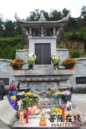 「佛教」江西净居禅寺举行“体光老和尚舍利塔扫塔祭祀法会”