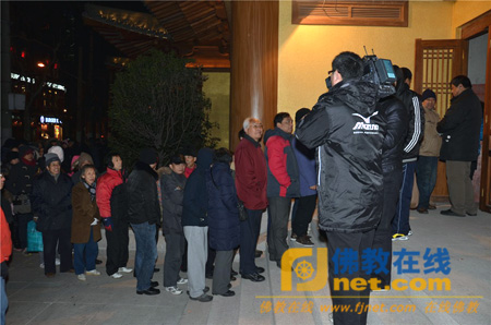 「静安寺」上海静安寺举行元旦吉祥祈福撞钟活动（图）