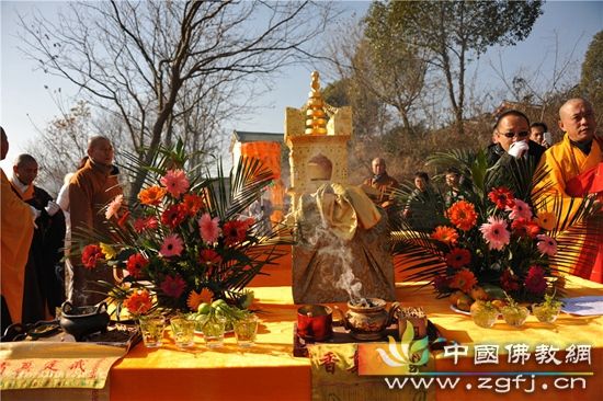 「佛教」湖北浠水胜乘寺迎请本焕长老舍利回山永久安奉