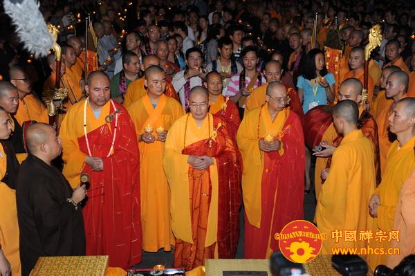 「慧能大师」广东南华禅寺为六祖惠能、憨山、丹田三位大师的真身更换法衣法会盛况空前