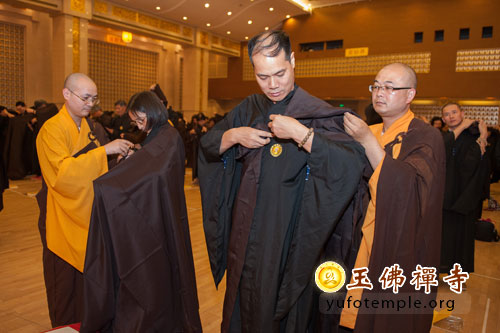 「佛教」上海玉佛禅寺举行传授三皈五戒法会