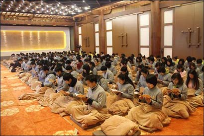 「宁静」修行生活什么最难?晚8点半就得洗洗睡 「宁静」修行生活什么最难?晚8点半就得洗洗睡