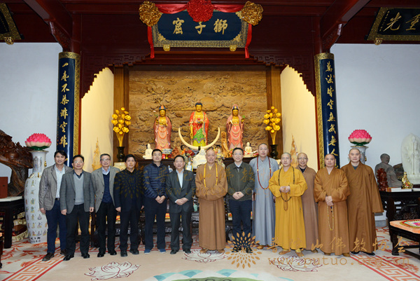 「普陀山」一山一宁国师墨宝赠送仪式在浙江普陀山举行