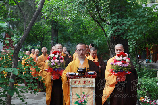 「佛教」中国佛学院隆重举行佛历2555年庆祝释迦佛圣诞浴佛法会