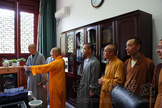 「佛教」中国佛学院2007级本科毕业生参访团到浙江炉峰禅寺参学