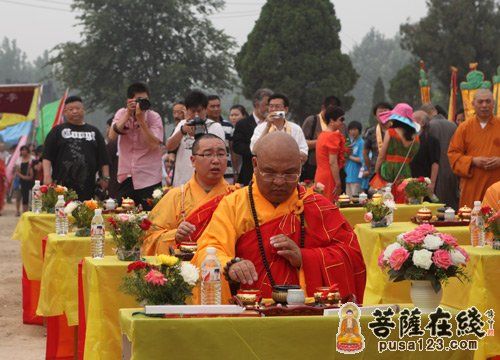 「大雄宝殿」河南报恩寺举行大雄宝殿奠基洒净法会