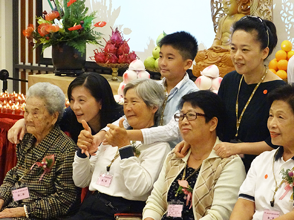 「佛教」旭日又东昇 基隆精舍为老寿星奉茶祝寿 「佛教」旭日又东昇 基隆精舍为老寿星奉茶祝寿