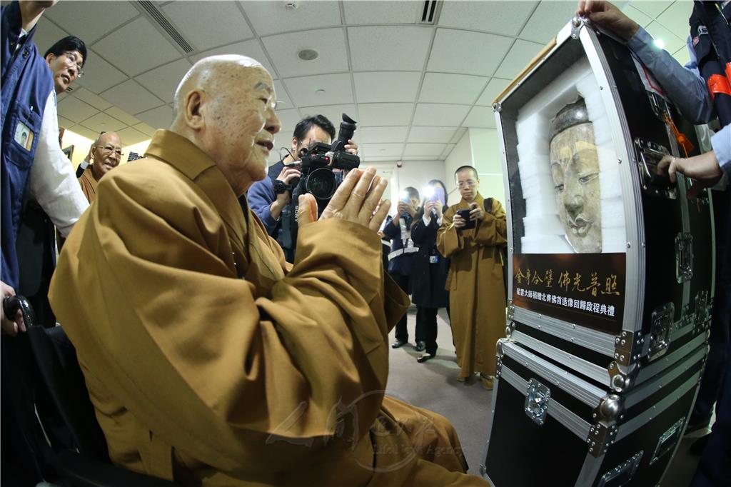 「释星云」星云大师亲送北齐佛首回家 国家文物局感谢大众成就 「释星云」星云大师亲送北齐佛首回家 国家文物局感谢大众成就