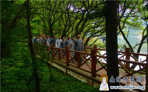 「佛教」本焕学院执事班于湖北大洪山大慈恩寺禅堂起香