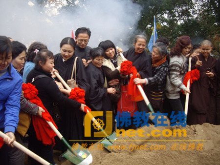 「佛教」江西宝台古寺举行传开长老纪念堂、舍利塔奠基法会