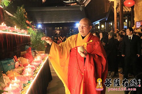 「摄影」玉佛供天 祈福如愿 消弥灾难 法喜充满