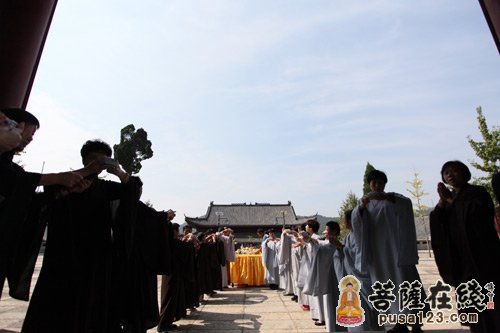 「佛教」10.1黄金周又起“短期出家”热 受上班族青睐