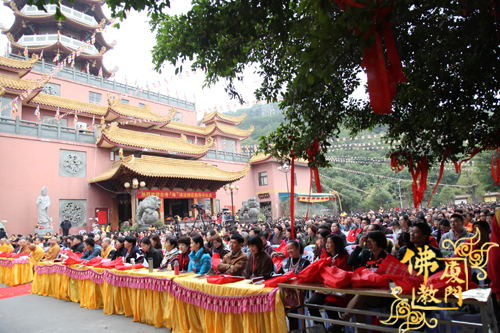 「福建厦门」海涛法师莅临福建厦门观音寺弘法三天 数千信众谛听法音 「福建厦门」海涛法师莅临福建厦门观音寺弘法三天 数千信众谛听法音