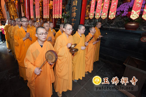 上海玉佛禅寺为“东方之星”客轮翻船事故祈福