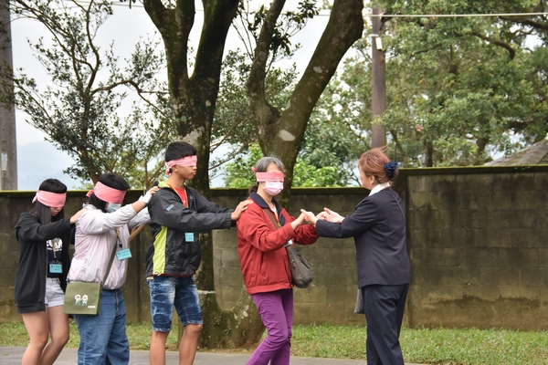 「法鼓山」跨越黑暗现光明 法鼓山百年树人奖助学生绽放心光