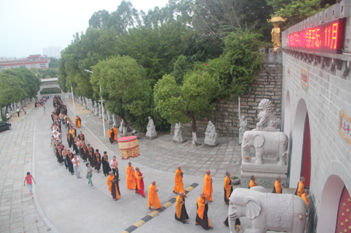 「药师如来」福建厦门石室禅院隆重举行“甲午年四十九昼夜精进祈愿药师佛念佛大法会”洒净结界起坛仪式 「药师如来」福建厦门石室禅院隆重举行“甲午年四十九昼夜精进祈愿药师佛念佛大法会”洒净结界起坛仪式
