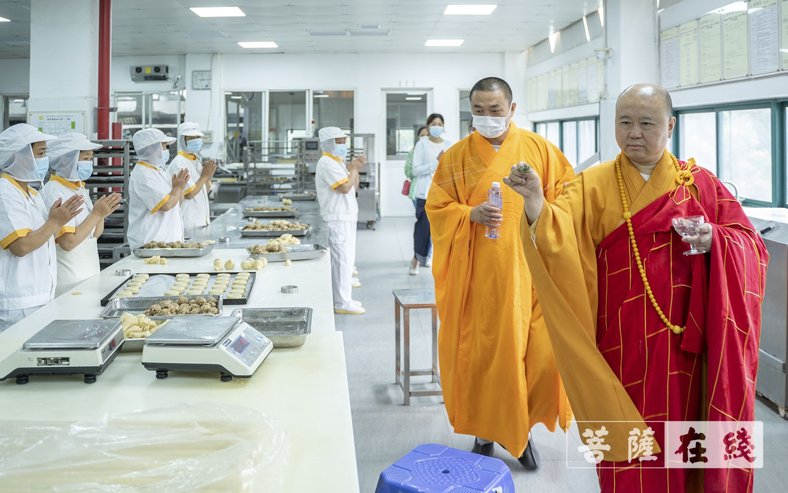 「摄影」开炉大吉!上海玉佛禅寺2021年第一批净素月饼尝鲜 「摄影」开炉大吉!上海玉佛禅寺2021年第一批净素月饼尝鲜