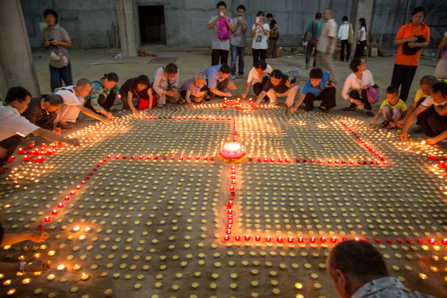 「佛教」江西东林寺净土苑在东林大佛举行供灯法会