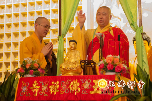 「佛教」上海玉佛禅寺举行传授三皈五戒法会