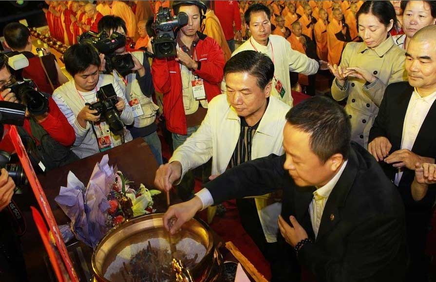 「佛教」深圳104岁高僧率近万信徒举办祈福法会
