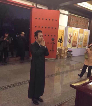 「佛教」从李玉刚传闻，看出家和皈依的不同
