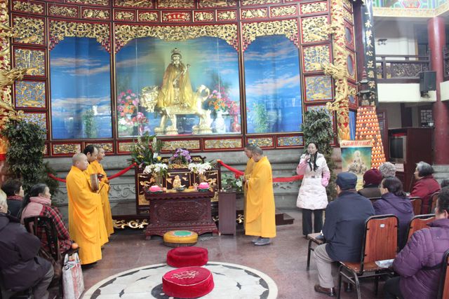 「华岩」重庆华岩文教基金会昨日举行新年点灯祈福活动 「华岩」重庆华岩文教基金会昨日举行新年点灯祈福活动
