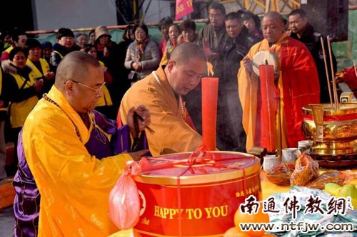 「佛教」江苏南通佛教居士林隆重举行藏经楼上梁庆典活动