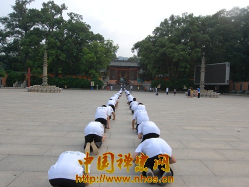 「佛教」广东南华禅寺第六届“禅悦行”夏令营：三步一拜、五体投地礼六祖