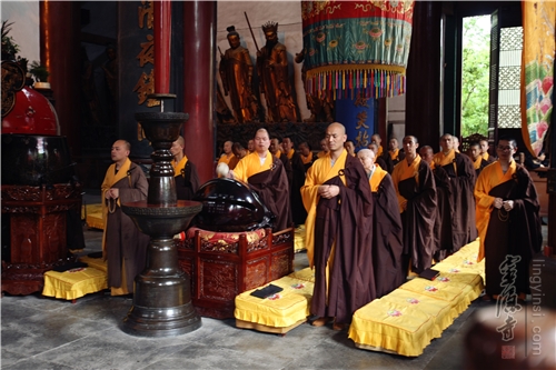 浙江杭州灵隐寺为缅甸地震灾区举行祈福超荐法会