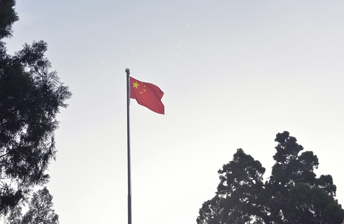 「佛教」柏林禅寺僧团于国庆日举行升国旗、教旗仪式