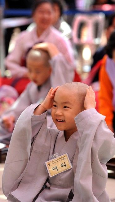 「佛教」韩国小和尚受戒 有哭有笑表情各异 「佛教」韩国小和尚受戒 有哭有笑表情各异