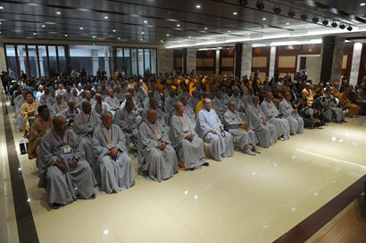 「佛教」中韩日佛教友好交流会议代表团莅临七塔禅寺参访