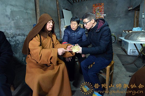 「佛教」普济禅寺道慈大和尚一行看望慰问重病患者 真情帮扶暖人心
