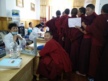 「佛教」云南佛教协会为尼众寺院举行慈善义诊并发放爱心物资