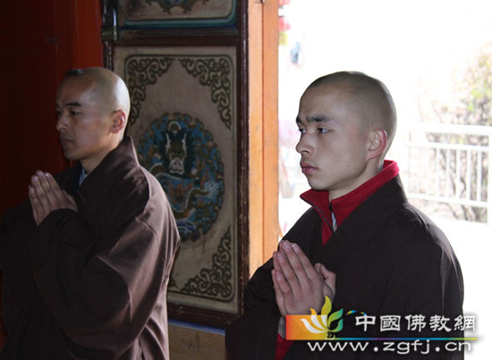 「出家」甘肃省甘南慈云寺两位净人剃度出家