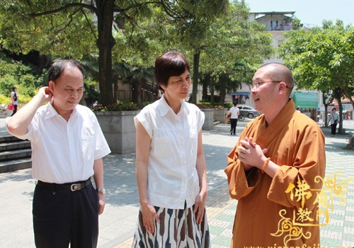 「佛教」福建厦门市委统战部黄菱部长到市佛协及虎溪岩寺、鸿山寺调研 「佛教」福建厦门市委统战部黄菱部长到市佛协及虎溪岩寺、鸿山寺调研