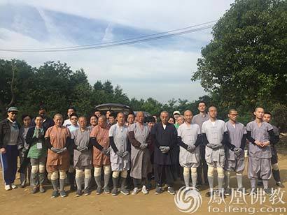 「九华山」湖北武汉黄陂白龙寺法师三步一拜朝礼九华山