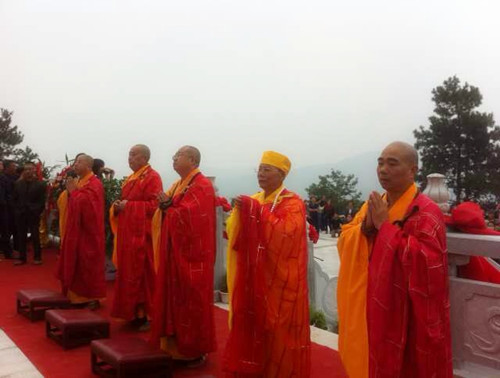 「潜山」湖北咸宁潜山寺今日举行露天观音开光法会