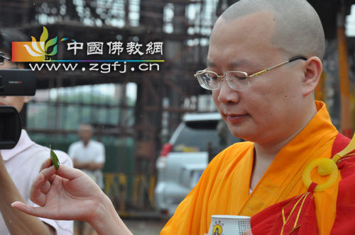 湖南沅江景星寺隆重举行三皈五戒暨消灾祈福法会洒净仪式