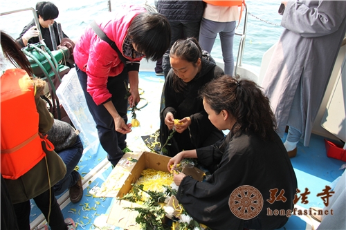 「弘法寺」弘法寺首座白云长老灵骨撒海仪式在广东南澳岛隆重举行