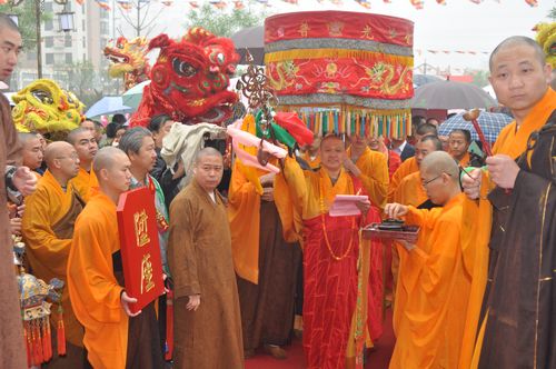 「佛教」天津药王古寺隆重举行隆辉法师荣膺方丈暨大雄宝殿佛像落成开光法会