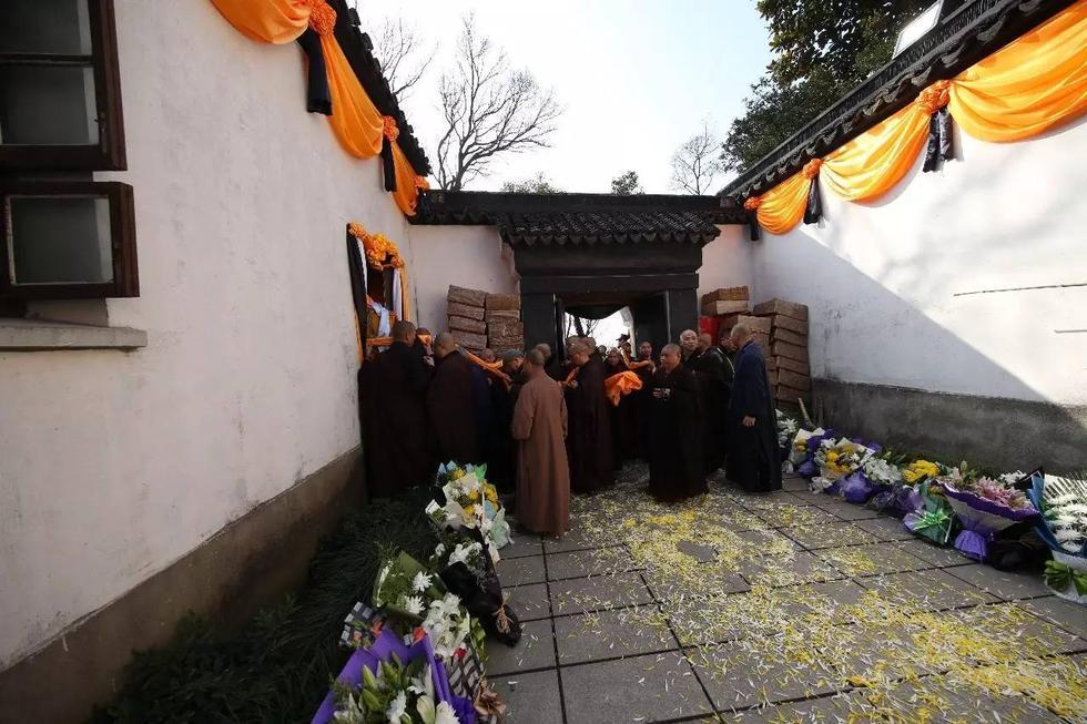 「佛教」万人追思明学长老 一代高僧封龛荼毗