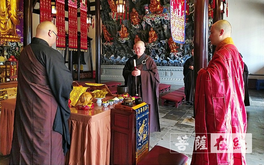 「佛教」南京建初寺恭诵《金刚经》悼念疫情遇难众生