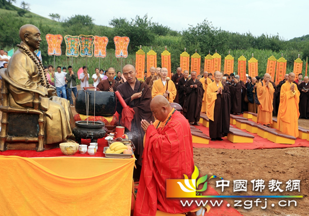 「佛教」吉林伊通满族自治县圣水寺举行澍培长老祖师庭奠基仪式法会