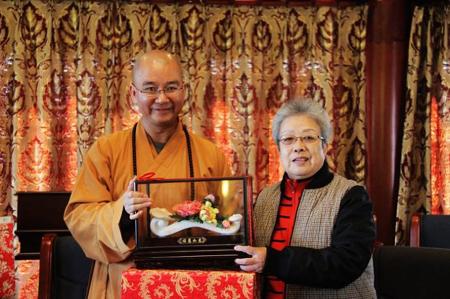 「龙泉寺」原国务院副总理吴仪一行到北京龙泉寺参观（组图）