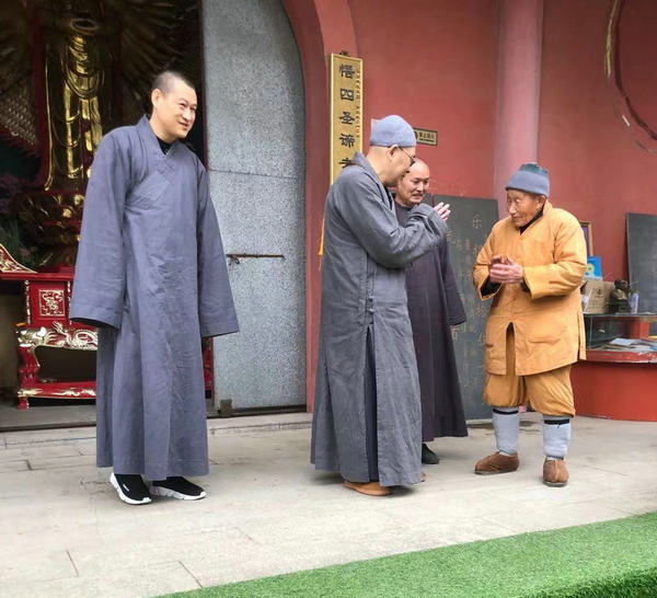 「怀化」圣辉法师为怀化政策法规培训班传达中佛协十代会精神并走访偏远山区寺院 「怀化」圣辉法师为怀化政策法规培训班传达中佛协十代会精神并走访偏远山区寺院