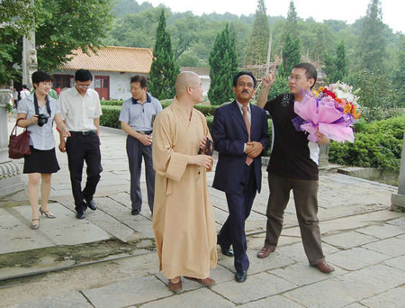 「东林寺」尼泊尔驻华大使卡尔基一行参访江西庐山东林寺 「东林寺」尼泊尔驻华大使卡尔基一行参访江西庐山东林寺