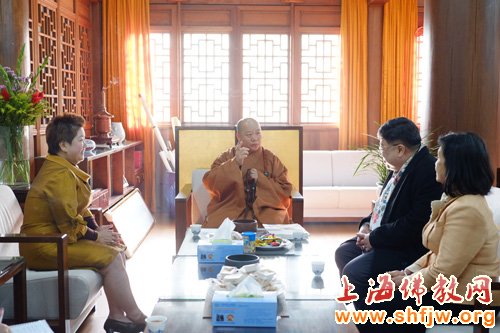 「佛教」泰国驻沪总领事前往上海龙华古寺为泰国国王祈福