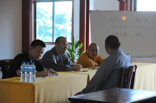 「佛教」广东深圳弘法寺佛学院举行2012年秋季新生入学考试