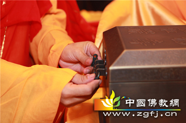 「邵武」广东深圳弘法寺恭送本焕长老舍利赴福建邵武华严寺永久安奉